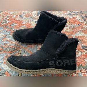 Sorel women’s black Nakiska comfy slip on bootie slippers size 9
